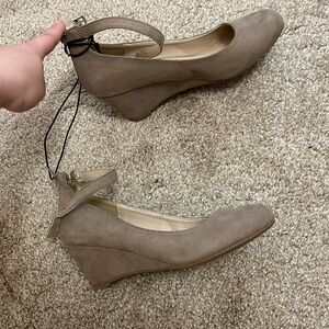 NEW Wedge Nude Heels
